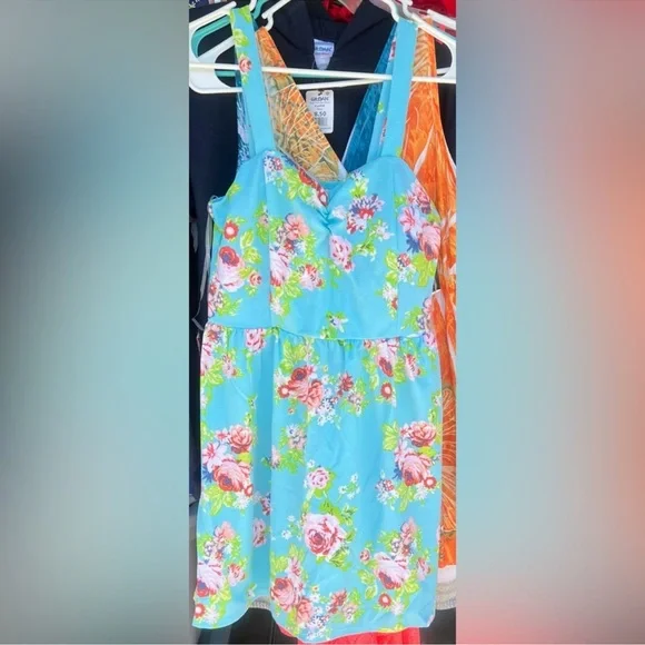 Junior size Large dresses - Picture 3 of 3